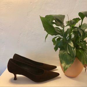 Manila Blahnik Chocolate Brown Suede kitten heel